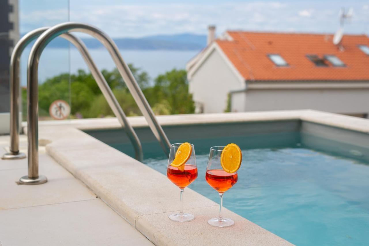 Villa Solis Lacus Modern Apartment - Private Heated Pool - Smart Tv Sky X - Free Parking Njivice Exterior photo