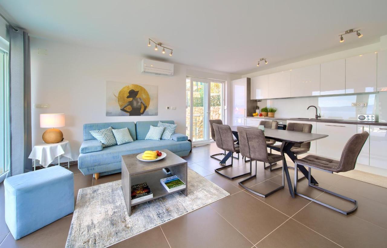 Villa Solis Lacus Modern Apartment - Private Heated Pool - Smart Tv Sky X - Free Parking Njivice Exterior photo