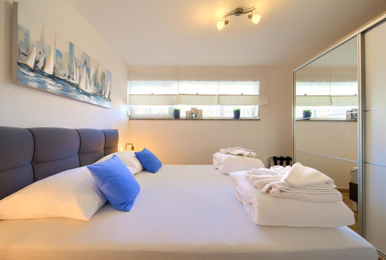 Villa Solis Lacus Modern Apartment - Private Heated Pool - Smart Tv Sky X - Free Parking Njivice Exterior photo