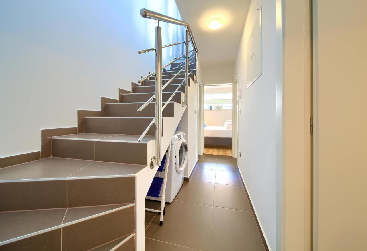 Villa Solis Lacus Modern Apartment - Private Heated Pool - Smart Tv Sky X - Free Parking Njivice Exterior photo