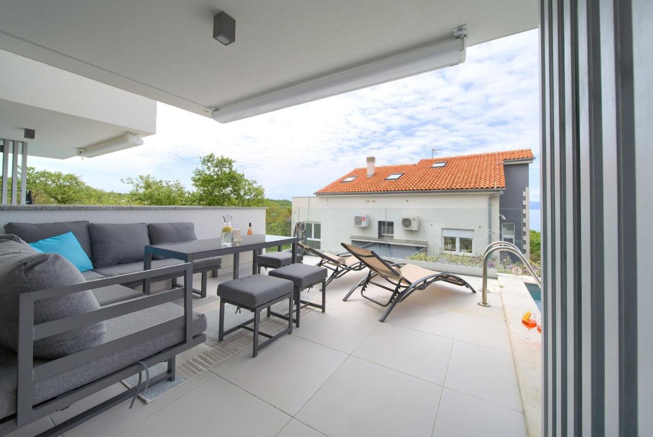 Villa Solis Lacus Modern Apartment - Private Heated Pool - Smart Tv Sky X - Free Parking Njivice Exterior photo