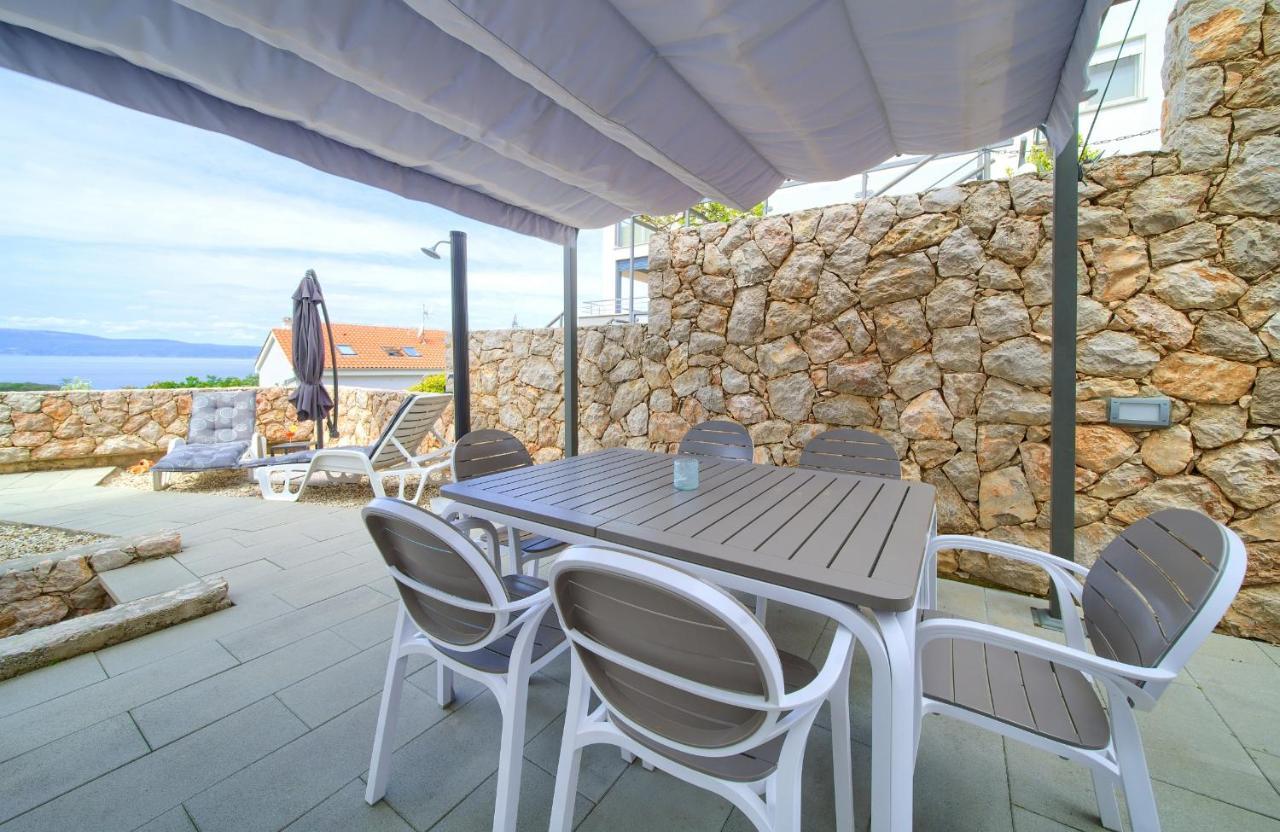 Villa Solis Lacus Modern Apartment - Private Heated Pool - Smart Tv Sky X - Free Parking Njivice Exterior photo