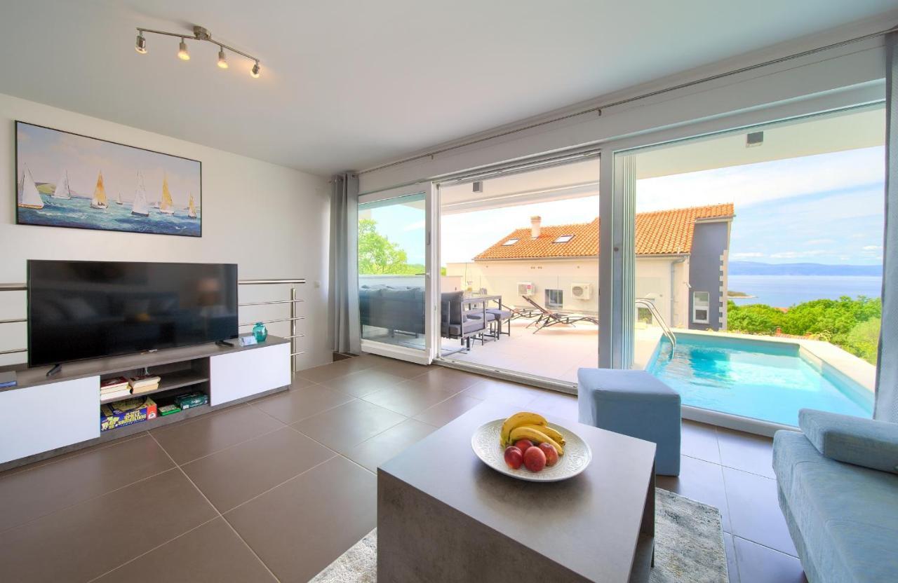Villa Solis Lacus Modern Apartment - Private Heated Pool - Smart Tv Sky X - Free Parking Njivice Exterior photo