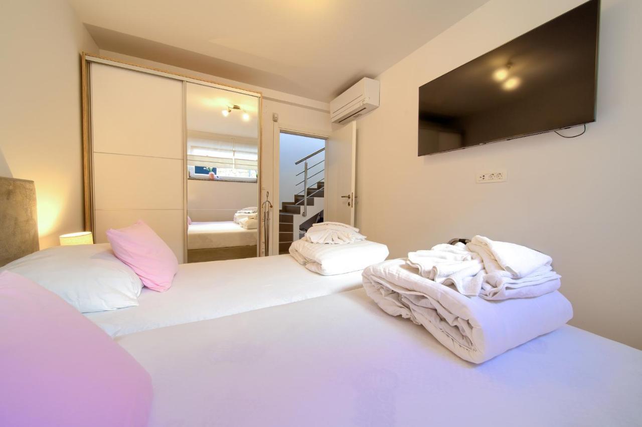 Villa Solis Lacus Modern Apartment - Private Heated Pool - Smart Tv Sky X - Free Parking Njivice Exterior photo