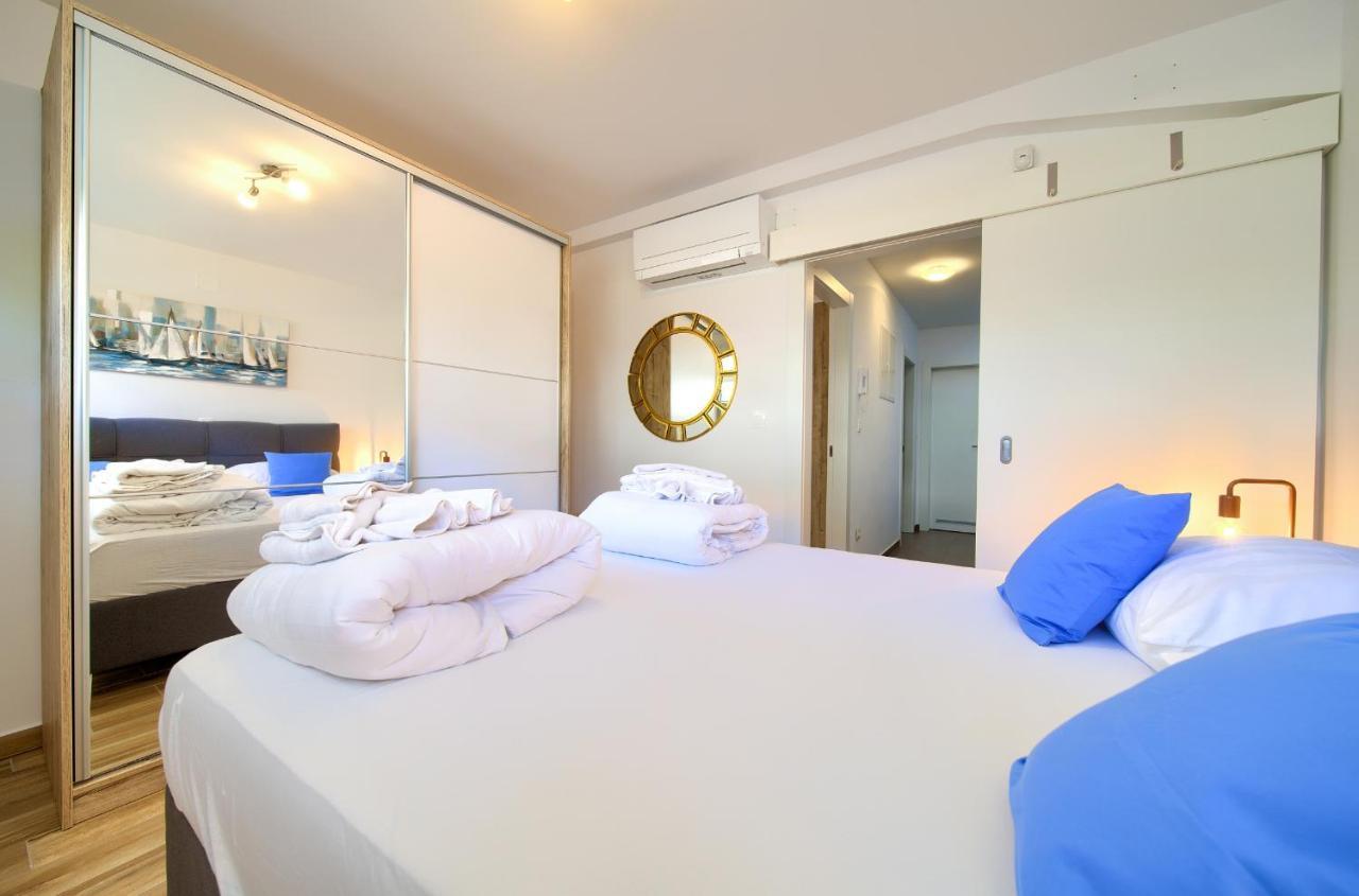 Villa Solis Lacus Modern Apartment - Private Heated Pool - Smart Tv Sky X - Free Parking Njivice Exterior photo