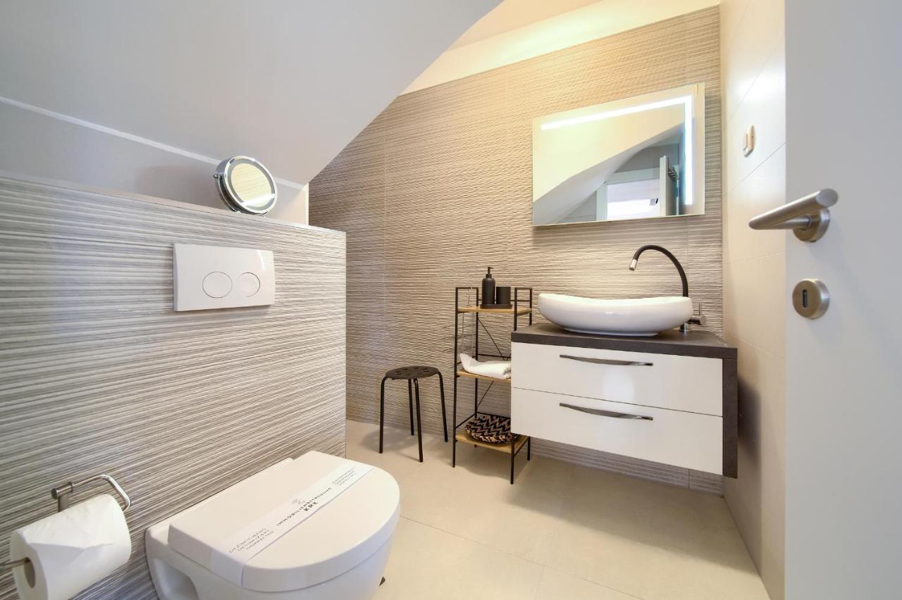 Villa Solis Lacus Modern Apartment - Private Heated Pool - Smart Tv Sky X - Free Parking Njivice Exterior photo