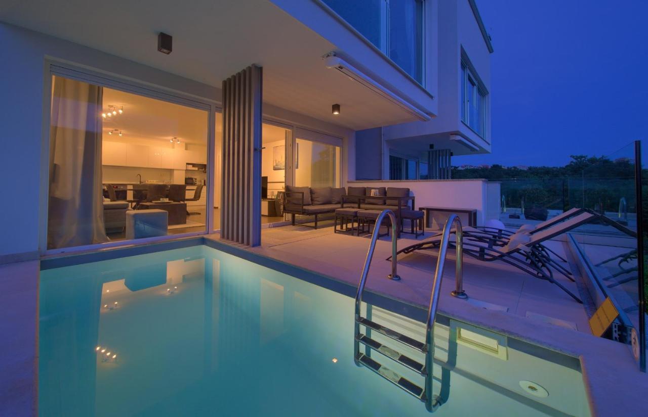 Villa Solis Lacus Modern Apartment - Private Heated Pool - Smart Tv Sky X - Free Parking Njivice Exterior photo