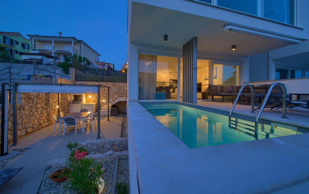 Villa Solis Lacus Modern Apartment - Private Heated Pool - Smart Tv Sky X - Free Parking Njivice Exterior photo